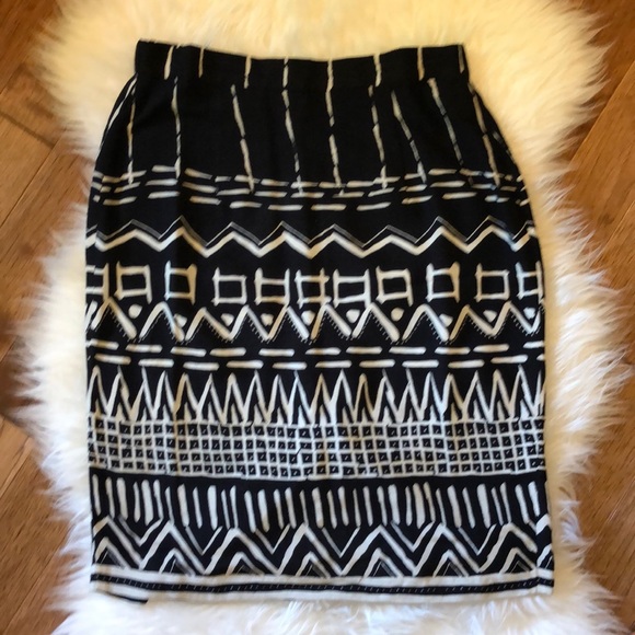 3/$25High waisted Tribal printed black white skirt - Picture 2 of 7